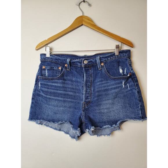 Levi's 501 Women 32 Denim Shorts Distressed Cut-offs 4 Medium Wash Frayed Jean - Picture 11 of 11